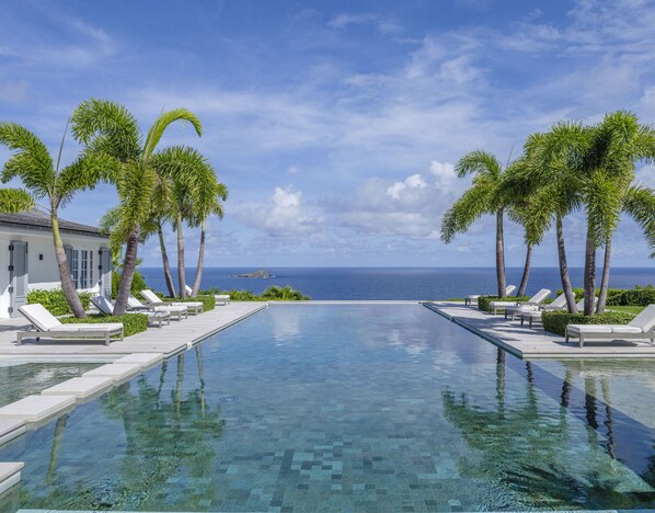 Large heated pool facing the view over the sea. Expansive terrace, with deckchairs and lounge areas. Gas barbecue.