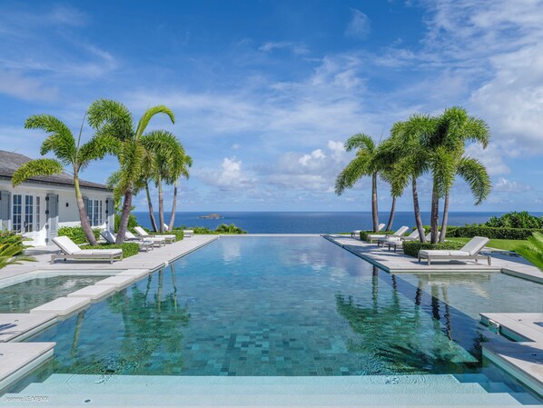 Large heated pool facing the view over the sea. Expansive terrace, with deckchairs and lounge areas. Gas barbecue.