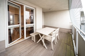 Balcony | Book Now with RENTUJEMY.COM