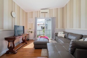 Let the natural light pour in through sliding doors while you stay comfortable with split system air conditioning and heating.