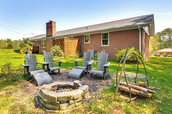 Salem Vacation Rental | 2BR | 2BA | 1,624 Sq Ft | 5 Steps to Enter