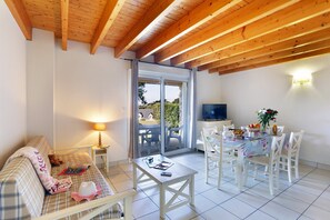 Welcome to our lovely 2 Bedroom House in Locmaria Plouzané!