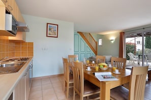 Make a tasty meal in your own kitchen!