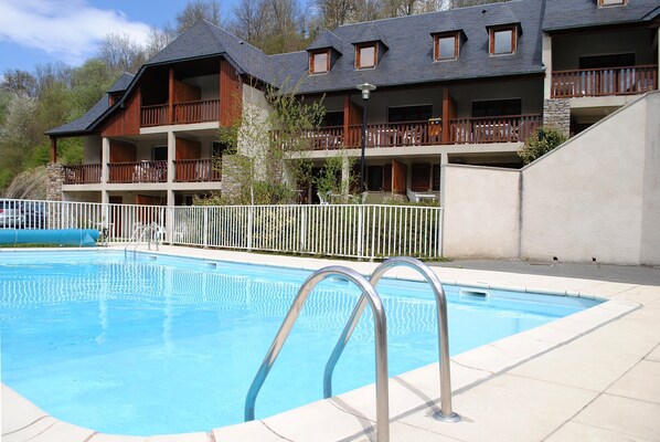 Spend time with family and friends in the pool on hot summer days.