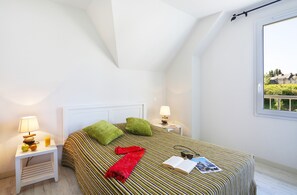 The bedroom features a cozy Double bed.