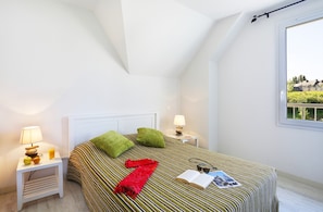 The bedroom features a cozy Double bed.