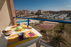Sit out and enjoy your favourite wine on the balcony/terrace (Note: views may vary).