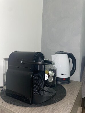 Kaffee und/oder Kaffeemaschine