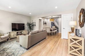 Open floor plan between living room and dining room