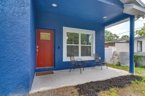 Property Exterior | Driveway (4 Vehicles)