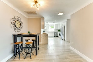 Breakfast Bar | Dishware/Flatware