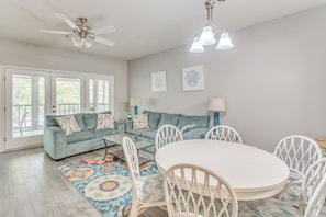 Living Room | Single-Story Condo | Full Sleeper Sofa | Smart TV w/ Cable