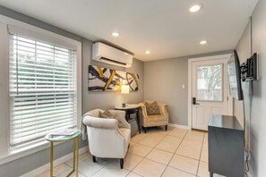 Living Room | Smart TV
