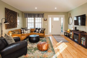 Living Room | Free WiFi | Smart TV | Central A/C | Fireplace | 1st Floor