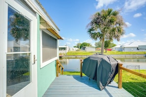 Deck | Gas Grill | Picnic Table