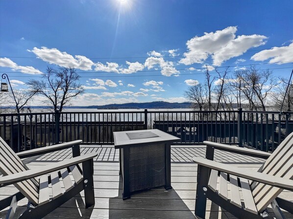 Unwind on the driftwood deck with panoramic Susquehanna River views—perfect for morning coffee or sunset cocktails.