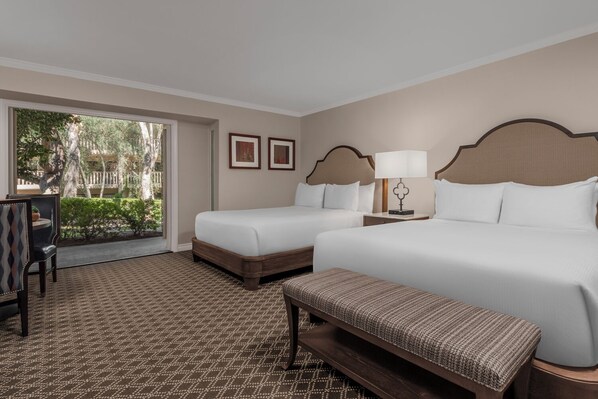 2 Queen size beds