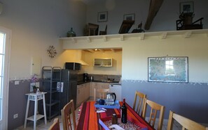 Coin Salle à manger/ cuisine