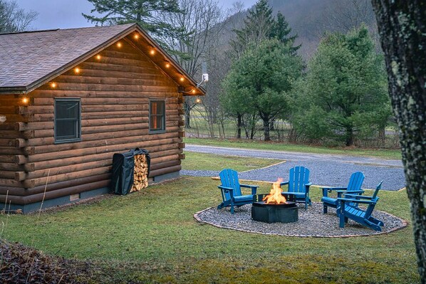 Gather around the fire pit under the stars—perfect for roasting marshmallows and sharing stories after a day on the trails.