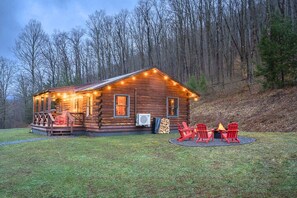 Gather around the fire pit under the stars—perfect for roasting marshmallows and sharing stories after a day on the trails.
