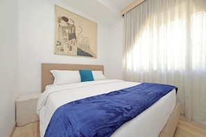 Bedroom with a double bed (160 x 190 cm)