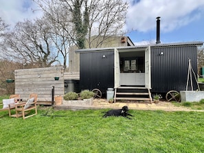 The Shepherds Snug, Powerstock: Enjoy a break in the countryside