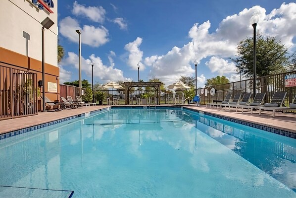 Swimming pool