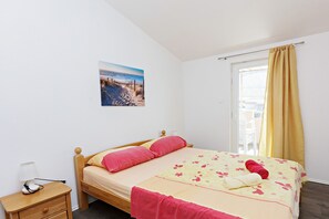 Schlafzimmer 1