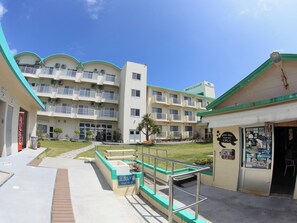 ・[Marine Services] We accept reservations for marine sports equipment rentals and activities.