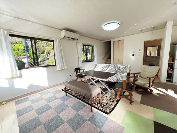 ・[Living room] A spacious living room where you can enjoy time together with your family or friends.