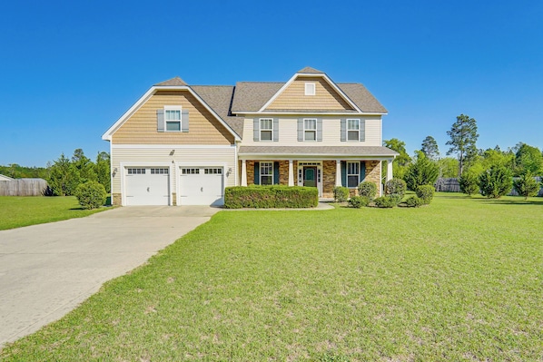 Raeford Vacation Rental | 4BR | 3BA | 3,500 Sq Ft | Steps to Enter