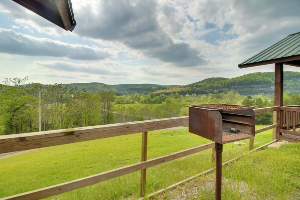 Mountain View Vacation Rental | 1BR | 1BA | 400 Sq Ft | 1 Step to Enter