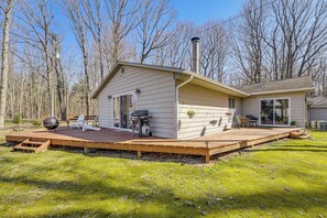 Deck | Gas Grill | Fire Pit