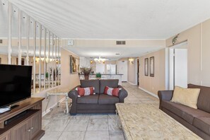 Pinnacle Port Unit C1-303 15