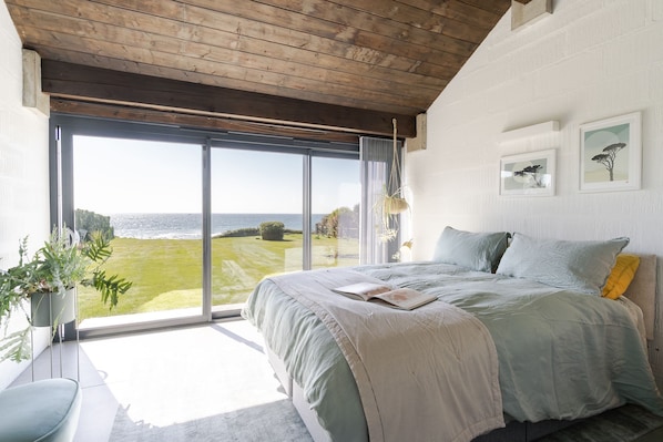 Bedroom at Downderlin, Downderry, Cornwall, self catering with Beach Retreats.