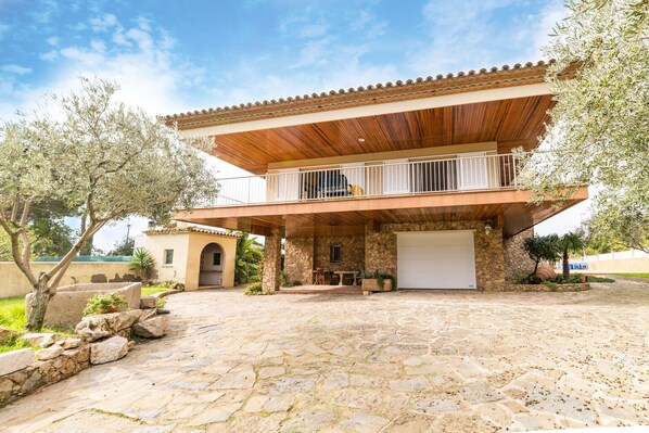 Außenseite Ferienhaus [Sommer]