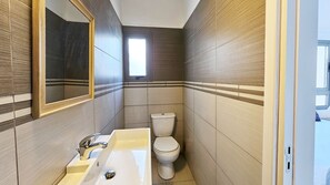 Modern Bathroom!
