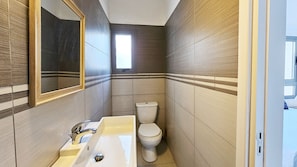 Modern Bathroom!