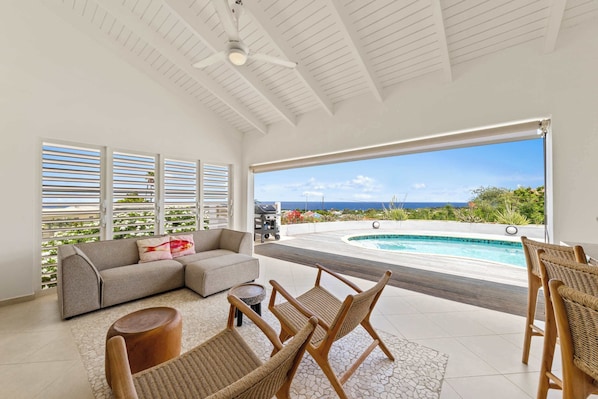 Front terrace with seaview