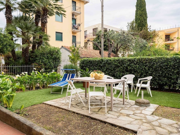 Meubles, Arbuste, Mobilier De Jardin, Jardin, Chaise, Ombre, Pelouse, Cour, Arrière-Cour, Aménagement Paysager