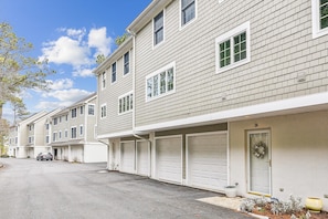 ,Front Elevation,