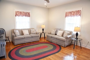 Cozy and bright living room – Perfect for unwinding after a day of exploring.