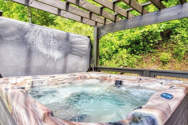 Outdoor spa tub