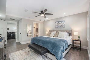 Master Suite with KING bed