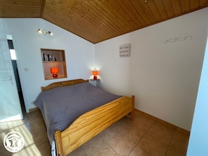 Gîte agréé Gîtes de France en Vendée : Chambre 4 (1 lit 140)