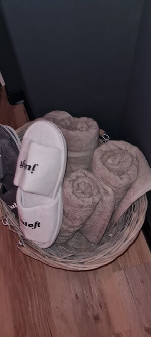 Bathroom amenities