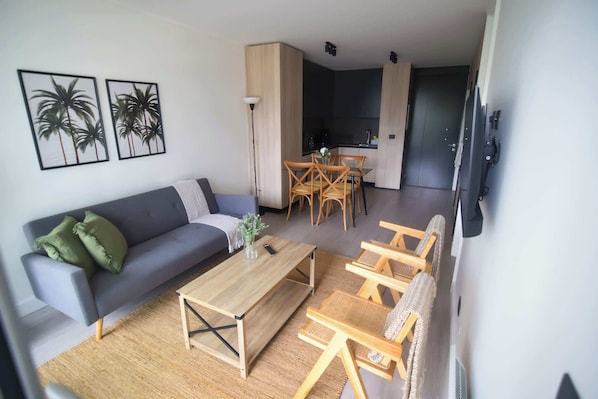 Experience modern comfort in this stylish living space, featuring cozy seating and a warm ambiance perfect for relaxation.