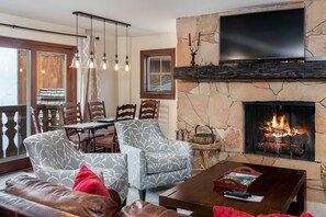 Cozy condo in the heart of Vail Village