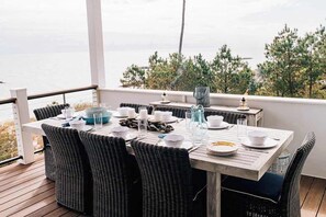 Dine al fresco with sweeping views of the Chesapeake Bay. This outdoor space is perfect for sunset dinners and morning coffee with the sound of the waves below.
