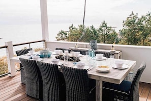 Dine al fresco with sweeping views of the Chesapeake Bay. This outdoor space is perfect for sunset dinners and morning coffee with the sound of the waves below.